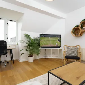 Lovely In Victoria Park Village Apartment London